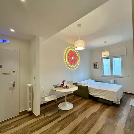Rainbow Luxury 公寓